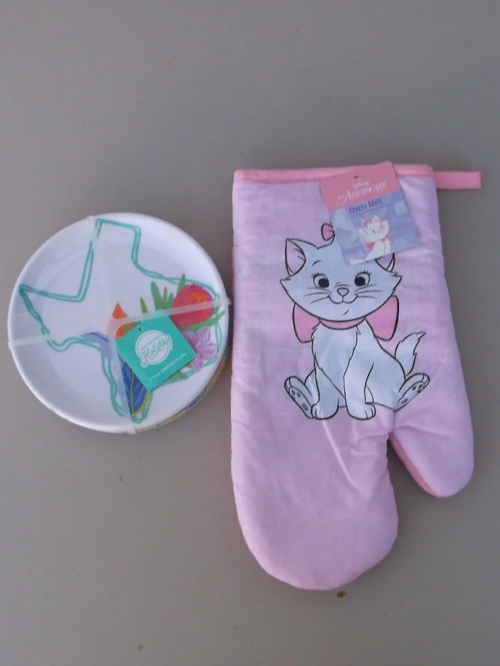 NWT Texas Holiday Plate + Disney Aristocats Marie Oven Mitt Bundle